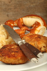 Kaspreßknödel mit Sauerkraut