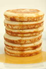 Pancakes mit Ahornsirup