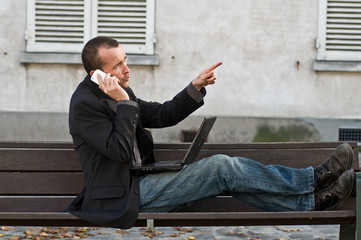 homme d'affaire en communication