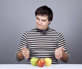 Funny boy show to eat apples.