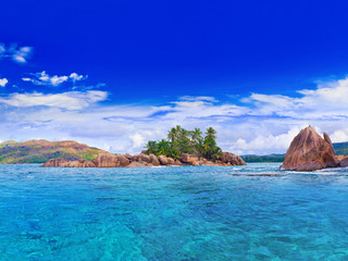 Fototapeta premium Tropical island at Seychelles