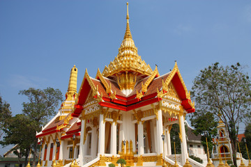 Fototapeta premium Buddhist temple in Kanchanaburi, Thailand