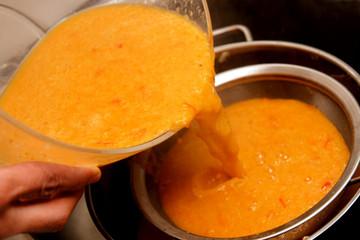 Suppe passieren