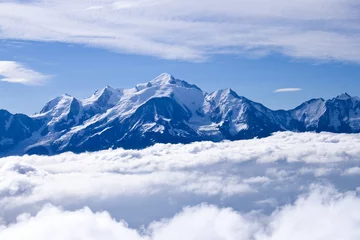 Photo sur Plexiglas Mont Blanc Le Mont blanc par de là les nuages