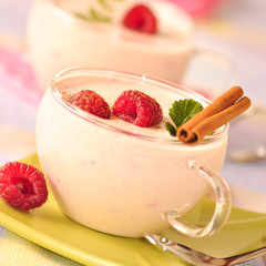 Quarkspeise mit Chili, Koriander und Zimt