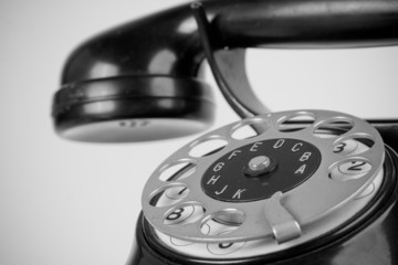 altes Telefon mit Wählscheibe 