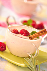 Himbeeren auf Quark