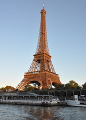 Fototapeta na wymiar Eiffel Tower - błękitny - Paris