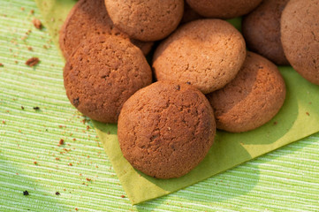 Oatmeal cookies .