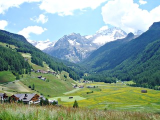Fototapeta na wymiar W Reintal w Południowym Tyrolu