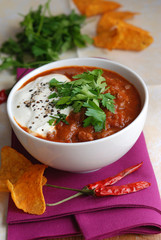 Chili beef with tortilla crisps