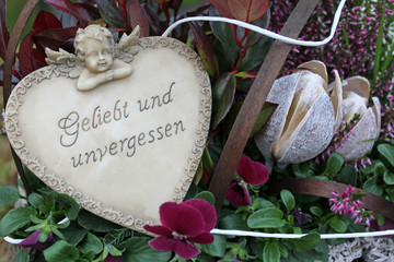 Grabschmuck