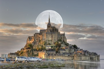 Obraz premium mont-Saint-Michel de soirée