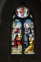 Vitrail d'une église à Paris