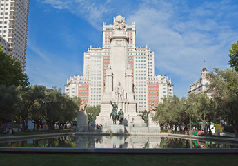 Fototapeta na wymiar The Satue at the Spain Square in Madrid