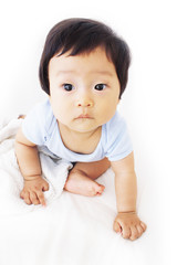 座っている乳児