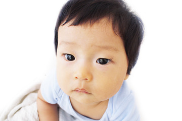 座っている乳児