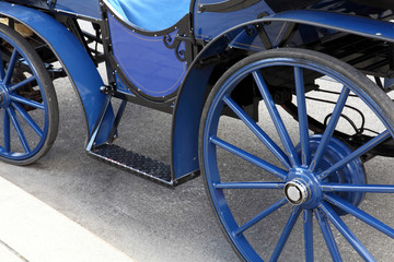 Fototapeta na wymiar zwłaszcza niebieski wózek