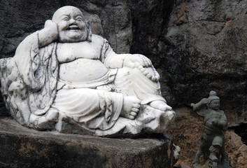 dicker Buddha und kleine Figur