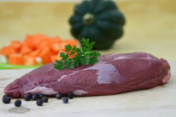 Wildsaison Hirschbraten roh