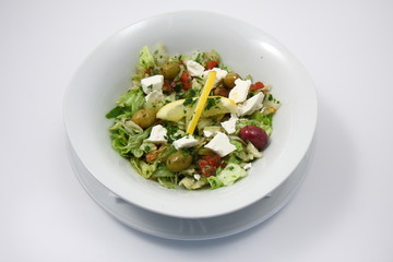 piatto con verdure e olive