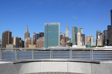 Naklejka na ściany i meble Midtown Manhattan skyline na jasnych dni Błękitne, New York City