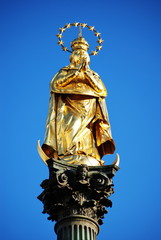 Fototapeta na wymiar Gilded statue of Virgin Mary