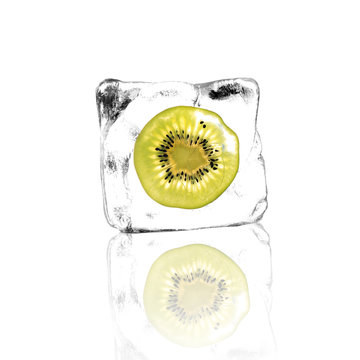 Kiwi im Eisblock