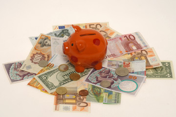 Sparschwein mit Geld