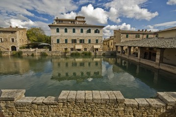 Toscana, Bagno Vignoni, antica vasca termale