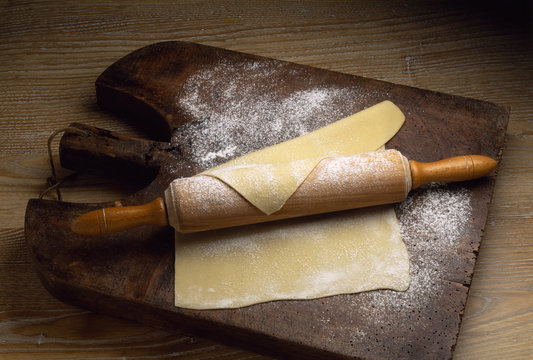Etaler la p&acirc;te feuillet&eacute;e 
