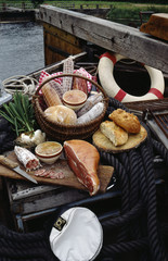 Charcuterie sur un bateau