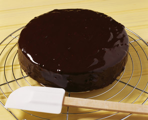 Etaler le chocolat à la spatule 