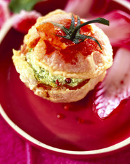Beignet de tomate farcie à la brousse et au pistou