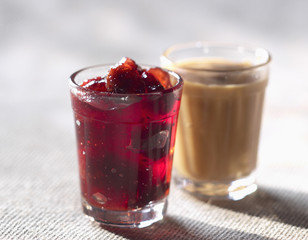 confiture de lait et confiture de fraises des bois