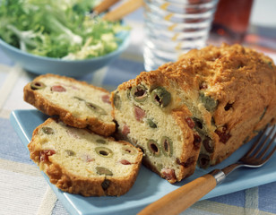 cake au jambon et aux olives 