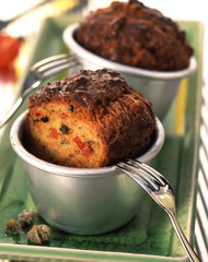Cake aux tomates séchées, câpres et basilic 