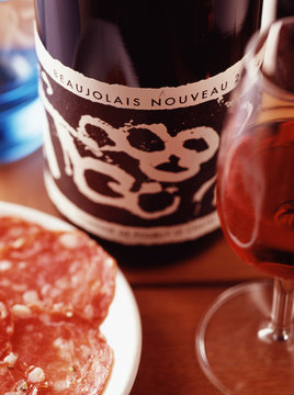 Saucisson et beaujolais nouveau
