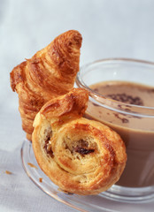 Viennoiseries et café au lait