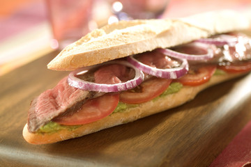 sandwich au boeuf et guacamole