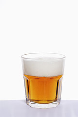 Verre de bière rousse