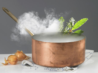 Casserole en cuivre et vapeur
