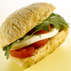 Sandwich pavé tomate, mozzarella et roquette