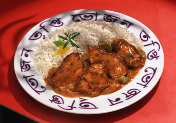 Poulet à la sauce tomate et céleri, riz basmati