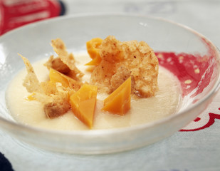 Crème cherimoya, amandes, mimolette