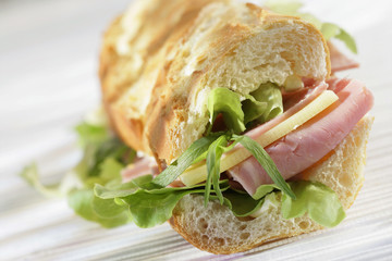 Sandwich jambon-gruyère