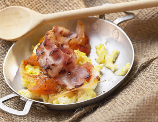 Brouillade d'oeufs au lard