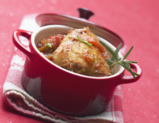 Cocotte de poulet basquaise au piment d'espelette