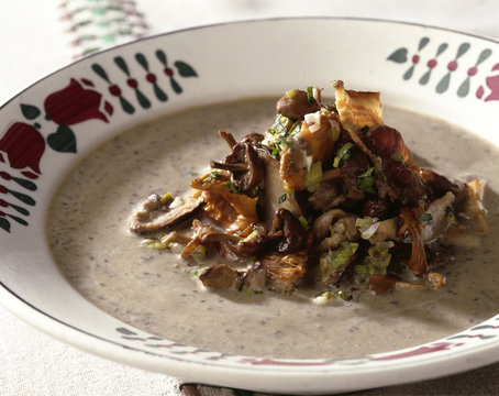 Cr&egrave;me de lentilles et po&ecirc;l&eacute;e de champignons