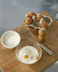 Mélanger la crème et les oeufs 